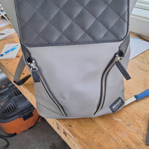 Venque Diamond Leather Backpack - Picture 2 of 6
